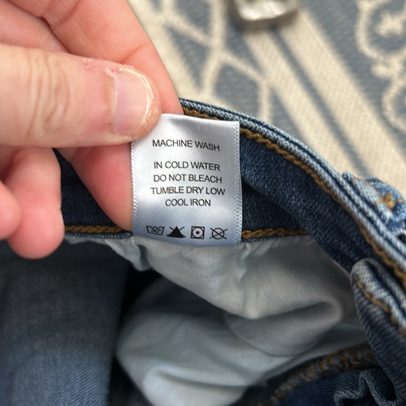 Women’s Judy Blue Distressed Skinny Jeans - Picture 4 of 9